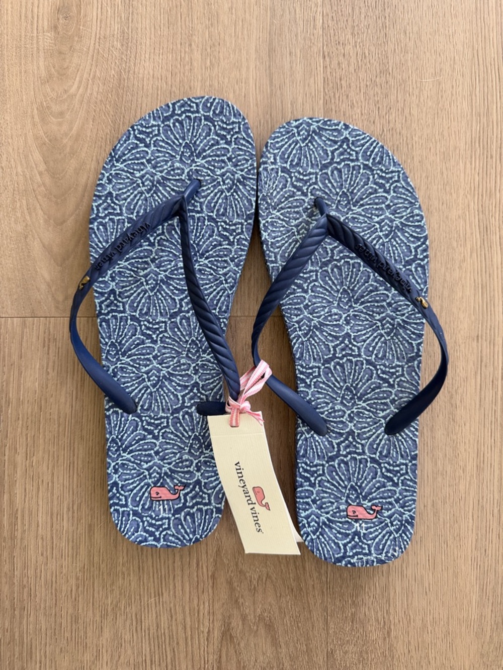 Vineyard Vines Plumeria Printed Flip Flop Women’s size 11 NWT